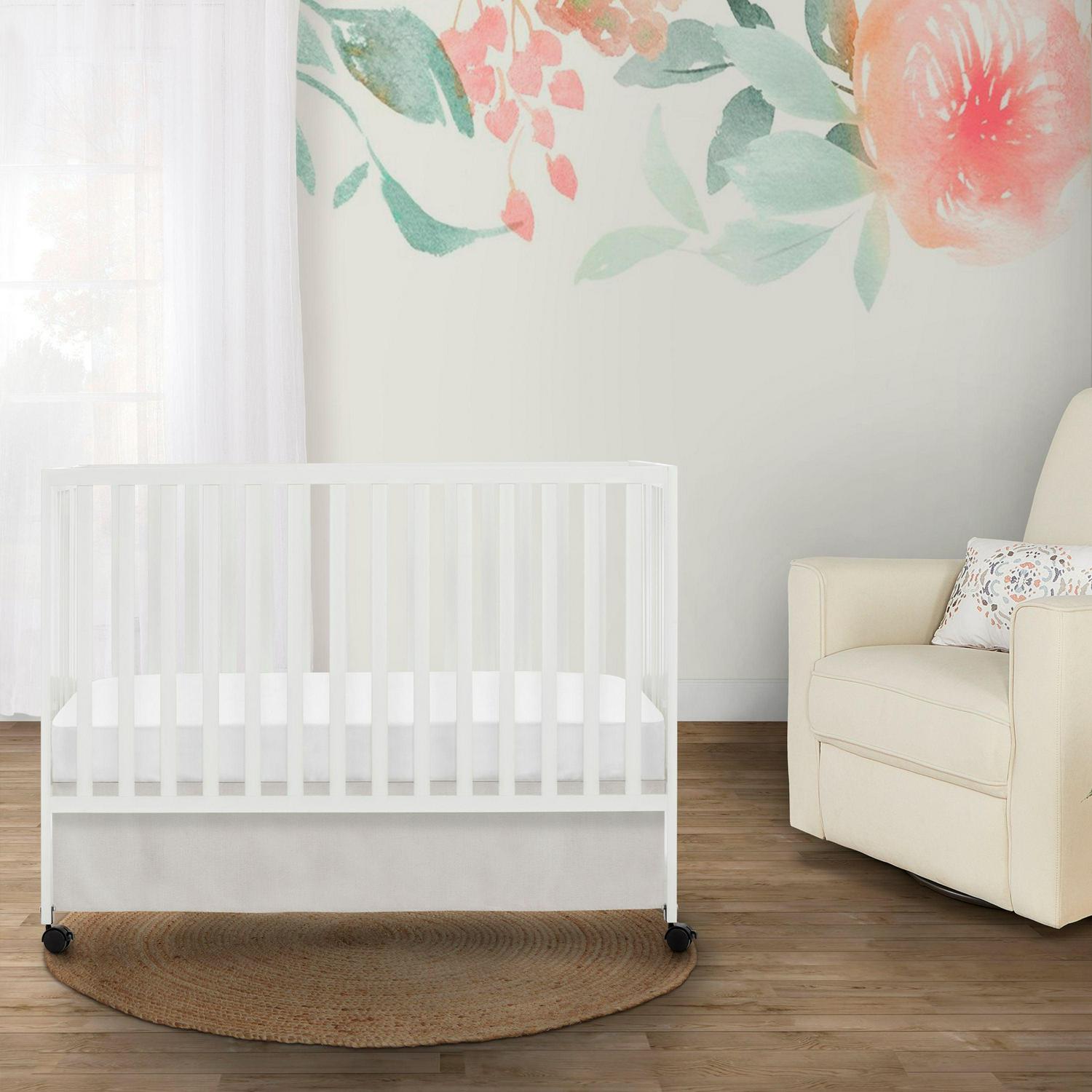 Dream on Me Quinn Full - Size Folding Crib. Removable Wheels. Modern Nursey. Adjustable Mattress Support. Patent Folding System in White